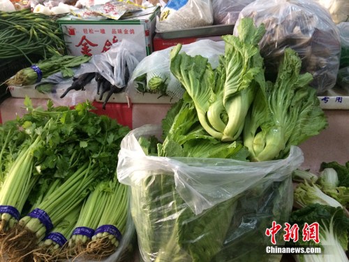 北京某便民超市销售的蔬菜。<a target='_blank' href='http://www.chinanews.com/' >中新网</a> 邱宇 摄
