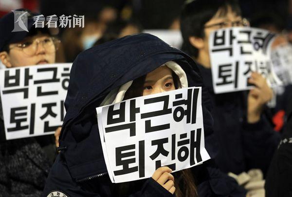 韩国第三轮大规模集会今举行 或成“闺蜜门”分水岭