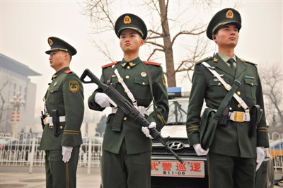 北京180辆武装巡逻车上街进京通道武警荷枪实弹执勤