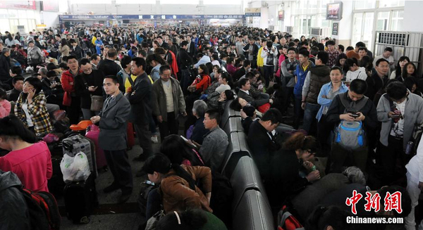 中国铁路迎清明小长假返程客流高峰2