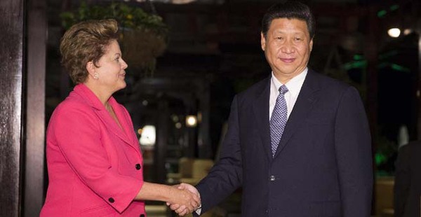 2013年3月27日，国家主席习近平在南非德班会见巴西总统罗塞夫。新华社记者 兰红光摄