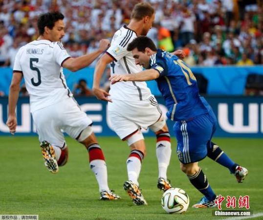 2014年7月14日凌晨3点，2014年巴西世界杯决赛在里约热内卢的马拉卡纳球场展开，阿根廷对阵德国，双方90分钟互交白卷，格策第113分钟的进球助德国1-0取胜，历史第4次拿到世界杯冠军，追平意大利，仅落后于巴西，同时也成为首支在美洲大陆夺得世界杯的欧洲球队。