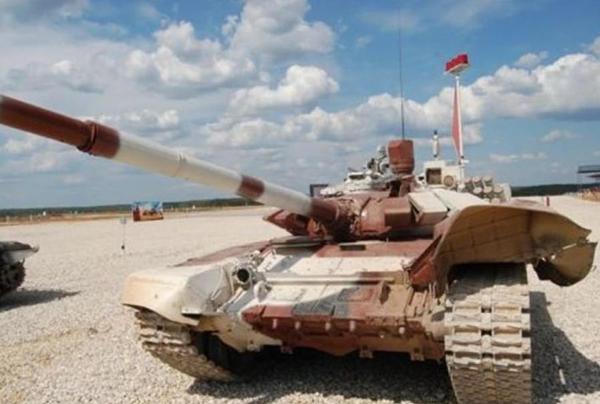 8月4日的比赛中俄罗斯队T-72挡泥板掀开。