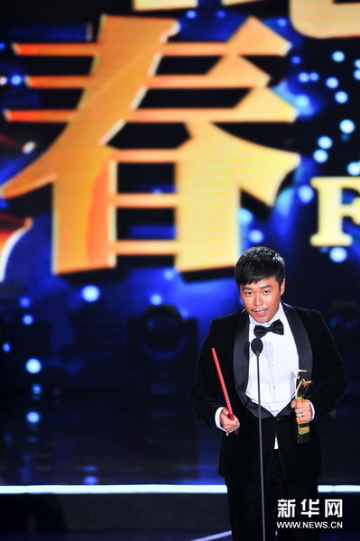 　8月31日，青年导演、演员陈思诚获最佳青年导演处女作奖。新华社记者 许畅 摄