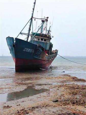 被劫持渔船船号为辽瓦渔55090。