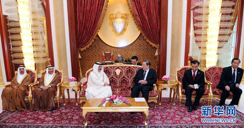 11月6日，正在巴林进行正式友好访问的全国政协主席俞正声在麦纳麦会见巴林国王哈马德。 新华社记者 张铎 摄