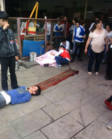 南宁超市发生砍人事件 9名伤者被紧急送医抢救