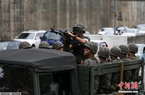 资料图：当地时间2014年8月18日，韩国士兵在首尔举行反恐演习。据悉，此次演习是韩美“乙支自由卫士”联合军事演习的一部分。