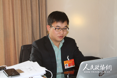 全国人大代表、内蒙古创业青年马瑞强 记者李延兵摄 拷贝