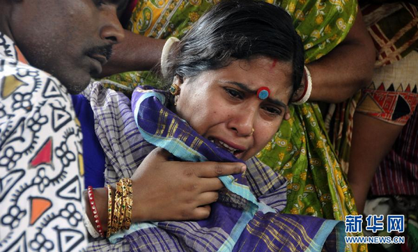 B3月27日，孟加拉国警方27日说，首都达卡附近当天发生一起踩踏事故，至少10人丧生，另有数十人受伤，死者包括7名妇女、3名儿童。新华社发（沙里夫·伊斯兰摄3）