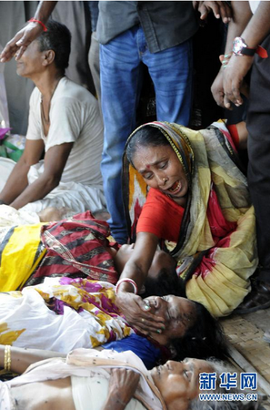 H3月27日，孟加拉国警方27日说，首都达卡附近当天发生一起踩踏事故，至少10人丧生，另有数十人受伤，死者包括7名妇女、3名儿童。新华社发（沙里夫·伊斯兰摄2）