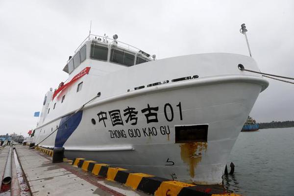 2015年4月12日，人称“中国考古第一船”的“中国考古01号”“停靠在文昌清澜码头。宋国强摄