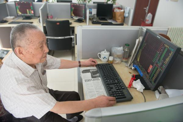 杭州97岁老人“防痴呆”炒股18年成“股神”2