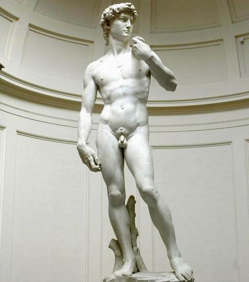 裸体雕塑大卫像脚部出现裂痕 专家忧其倒塌