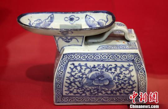 中国古代女性所用夜壶。 泱波 摄