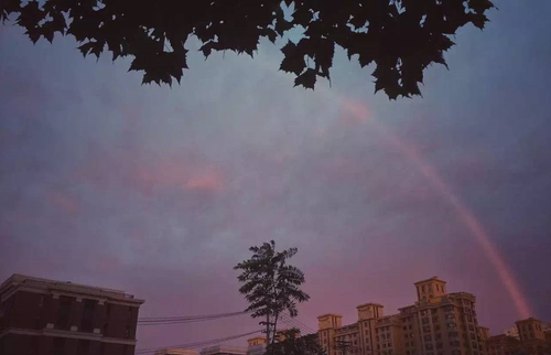 网友拍摄到的彩虹。