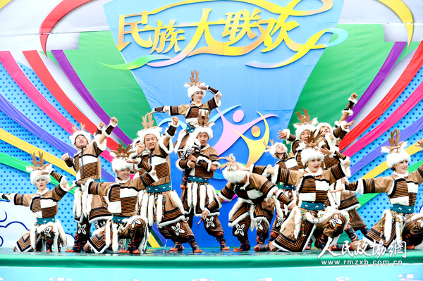 1A8月13日，黑龙江代表团表演《巴图尔的鄂伦春》 拷贝