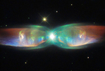 哈勃望远镜深空观测到星系蝴蝶 彩虹色翅膀美轮美奂