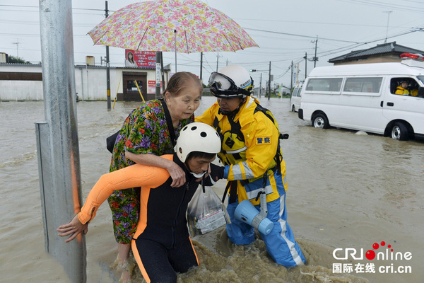 日本多地遭遇特大暴雨3