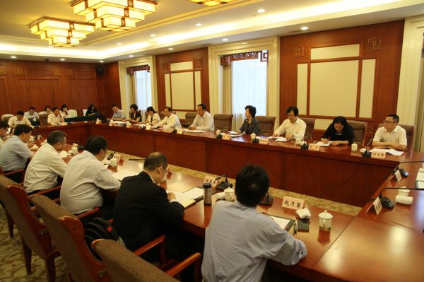 民盟中央主席张宝文出席我国高等教育改革与发展（重庆）座谈会