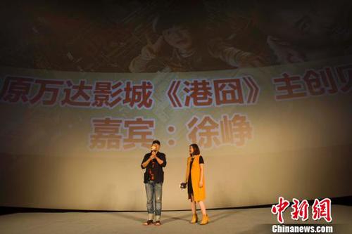 30日晚，徐峥在山西太原为电影《港囧》宣传造势。　