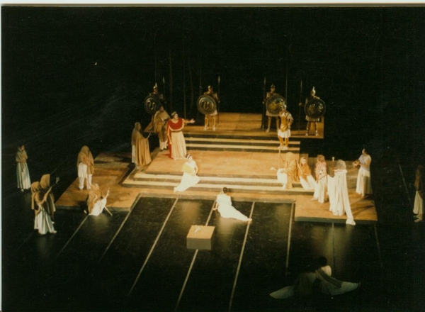 1986年《俄狄浦斯王》在希腊演出时的剧照
