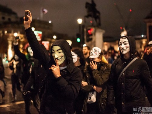 《V字仇杀队》面具大军现身伦敦 反对官员贪污 争取言论自由--人民政协网
