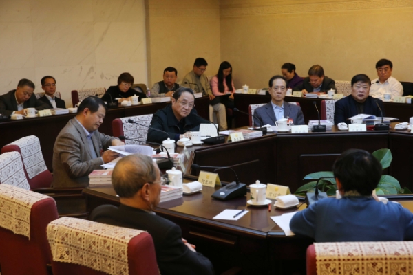 11月6日，中共中央政治局常委、全国政协主席俞正声在北京参加政协十二届全国委员会常务委员会第十三次会议分组讨论。