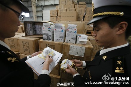 上海海关查获近12万只假冒3M口罩2