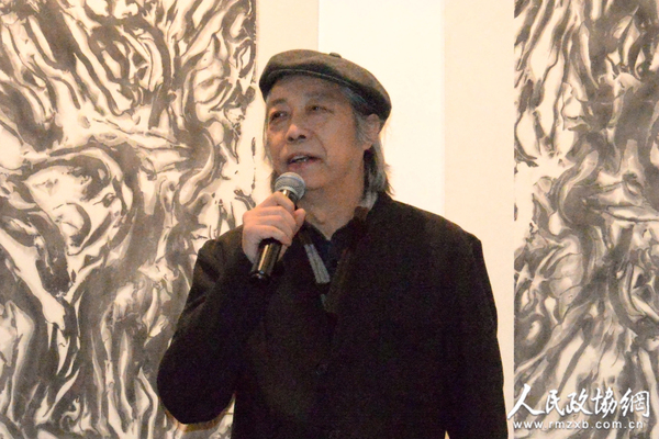 中国美术馆副馆长、中国美协综合材料艺委会主任胡伟在开幕式上致辞