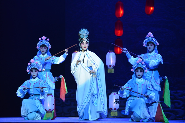 8月28日，大型原创京剧《抗倭将军戚继光》在安徽大剧院亮相。王丹红委员饰演戚夫人。