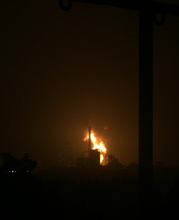今早广州黄埔石化爆炸 现场有强火光和浓烟