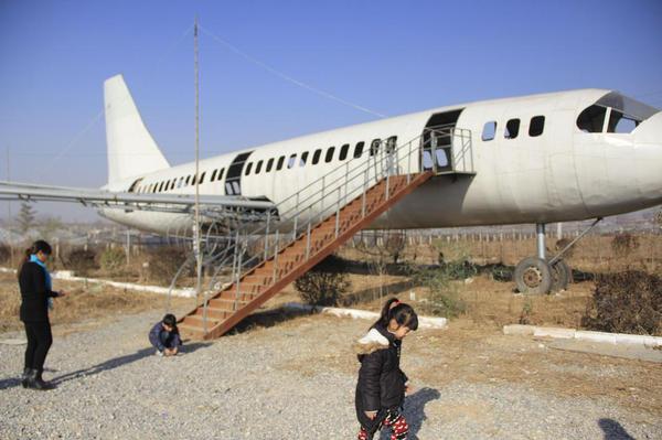 河南农民自制“大飞机”：长约35米 酷似波音737