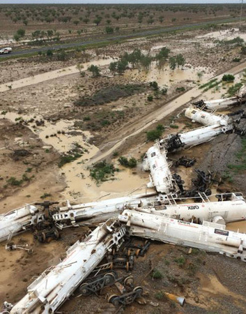 澳大利亚硫酸货运列车脱轨 20万公斤硫酸泄露