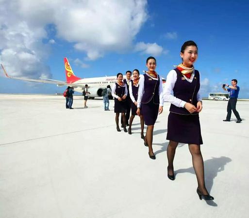空乘人员。 新华社记者 查春明 摄 图片来源：中国军网