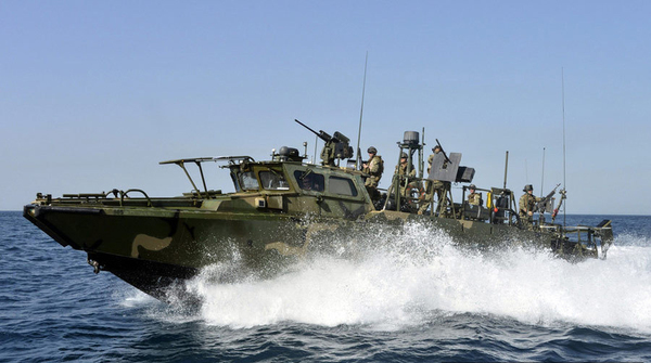 伊朗扣留两艘美国军舰4
