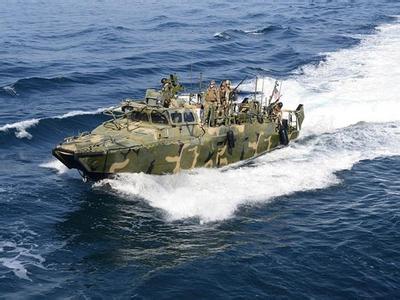 伊朗扣押美国军舰
