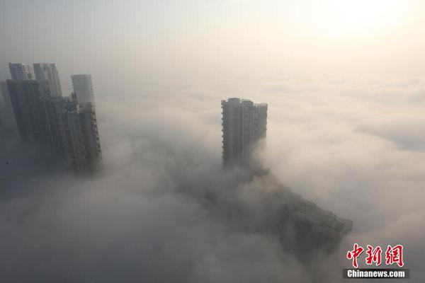 杭州降下浓雾 雾气描摹城区如蓬莱仙境2