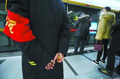今天北京迎来节后首个早高峰 多名地铁乘客晕倒