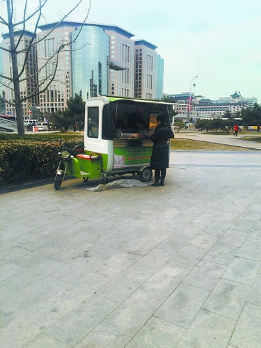 北京街头冒出“李鬼”早餐车模仿正规早餐车（图）