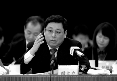 全国人大代表敬大力在北京团第八次全体会议上发言。京华时报记者张斌摄