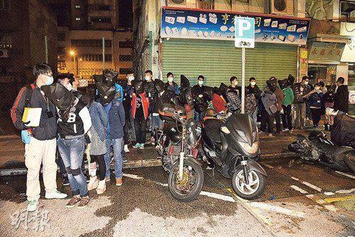 香港警方打击涉黑帮犯罪活动 拘捕150人(图)