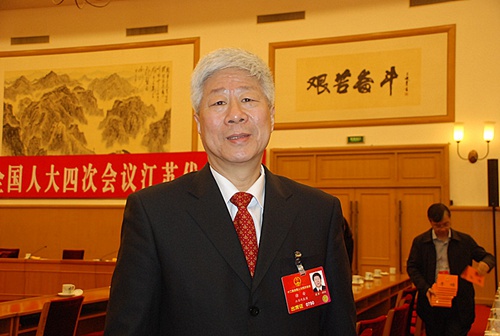 全国人大代表、江苏省人民检察院原检察长徐安。人民网记者王继亮摄