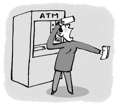 女子ATM机取款 现金中夹着3张白纸
