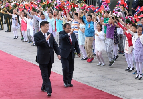 5月3日，中共中央总书记、国家主席习近平在北京人民大会堂同老挝人民革命党中央总书记、国家主席本扬举行会谈。