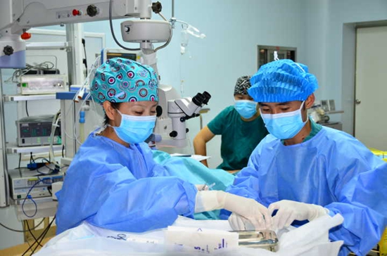 同仁医院专家在毕节人民医院开展手术救治