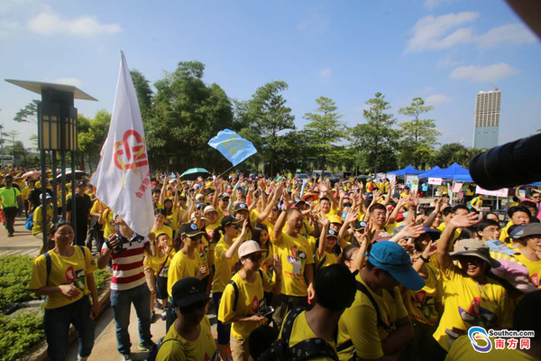黄埔区徒步登山协会主办的千人徒步活动在广州国际生物岛举行