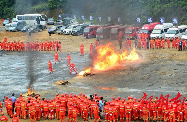浏阳首次举行森林消防大比武。图为火热的比赛现场。新湖南客户端记者 范远志摄