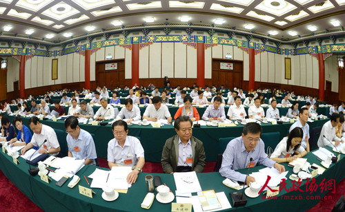 5月31日，全国政协在北京召开“推动大众创业、万众创新”专题协商会。本报记者 齐波摄