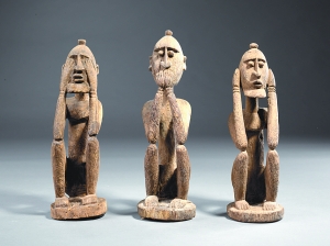 “不看、不听、不说”三个木雕人像
